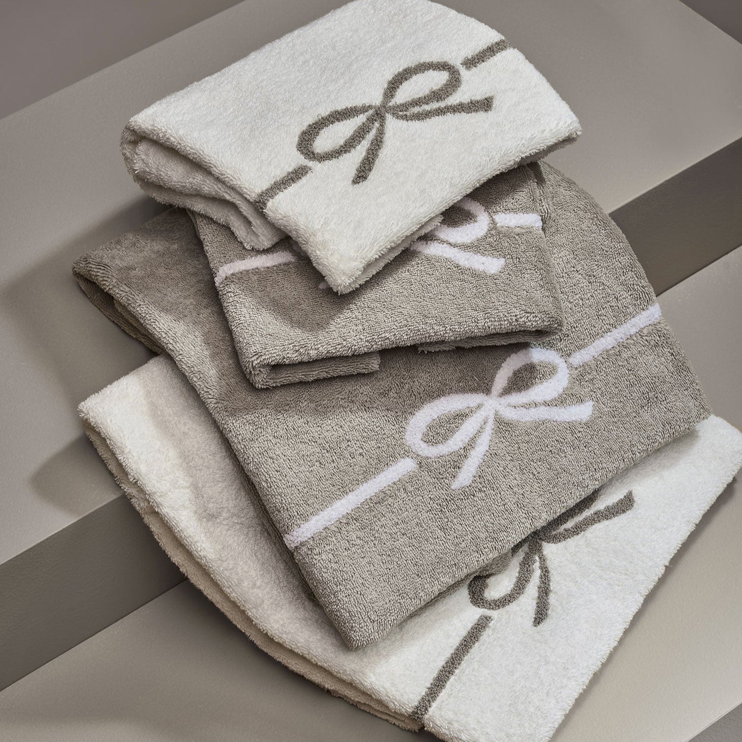 Coppia asciugamani Fiocco in Spugna 570 g/m2