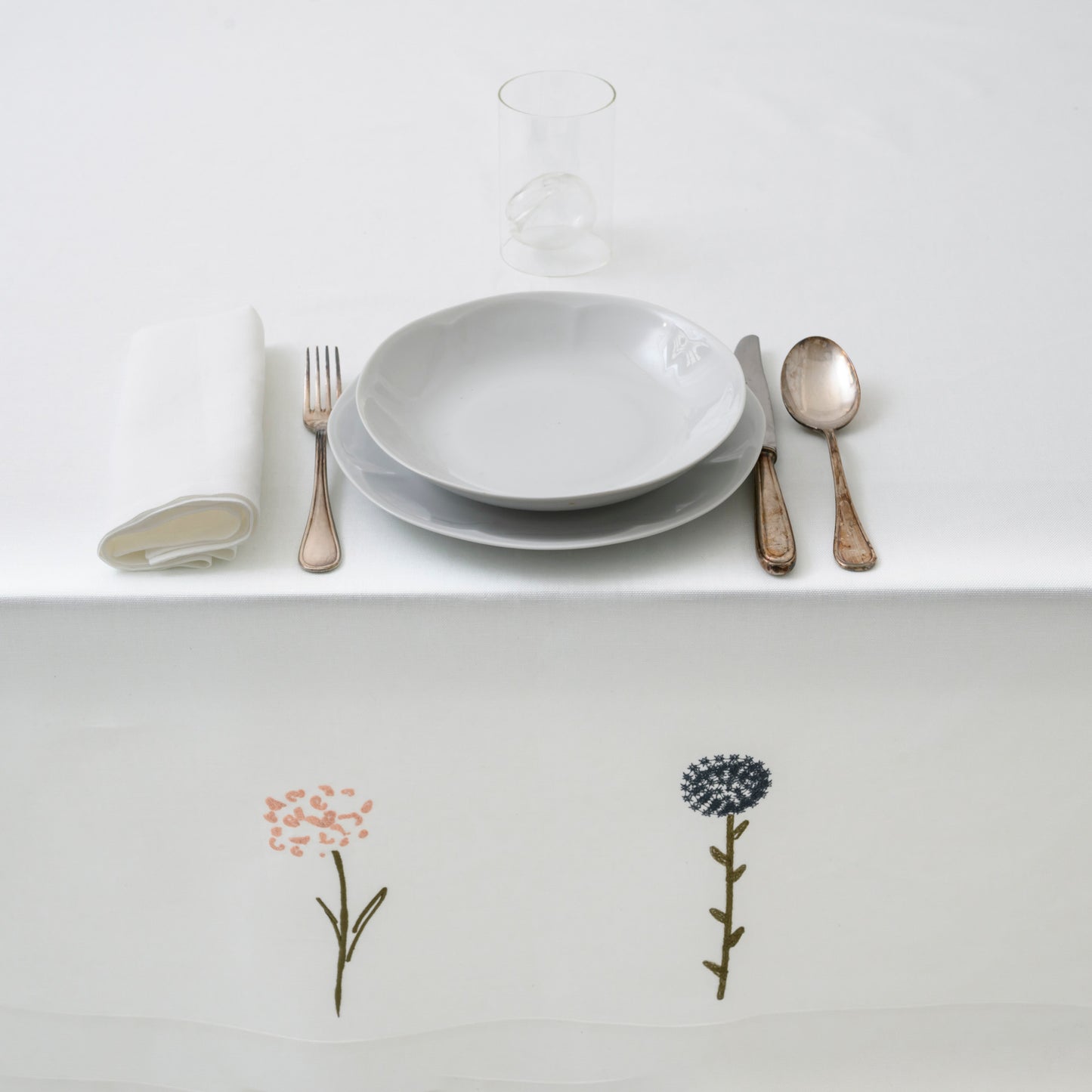 Tovaglia con caduta ricamata